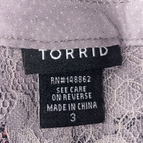 Torrid Wm’s Sz 4 Light Gray Purple Floral Lace Textured Boho Hi Lo Tunic Blouse - Picture 6 of 6